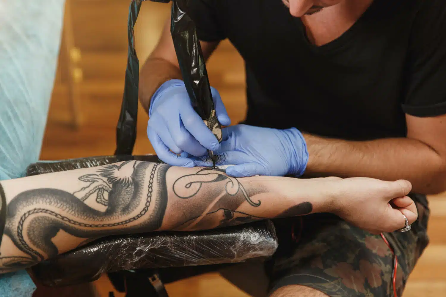 Comment les tatoueurs de rue sont devenus si populaires