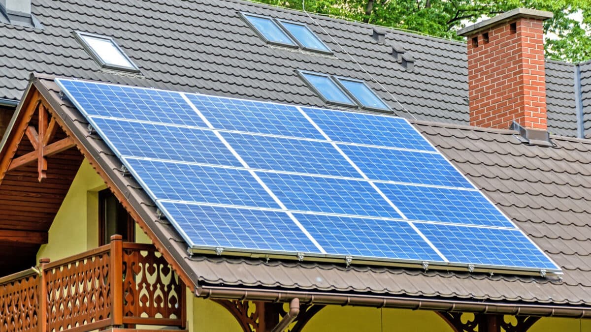 Combien de panneaux solaires sont nécessaires pour recharger une voiture électrique ?