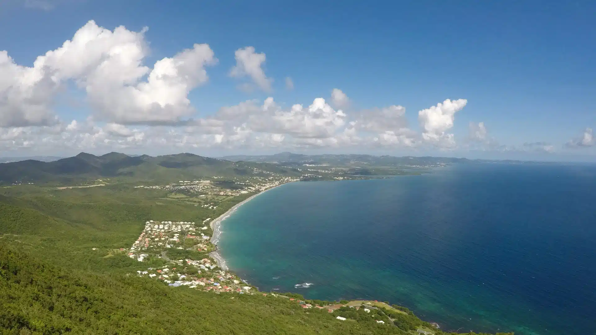 Explorer la Martinique : pourquoi louer une voiture ?