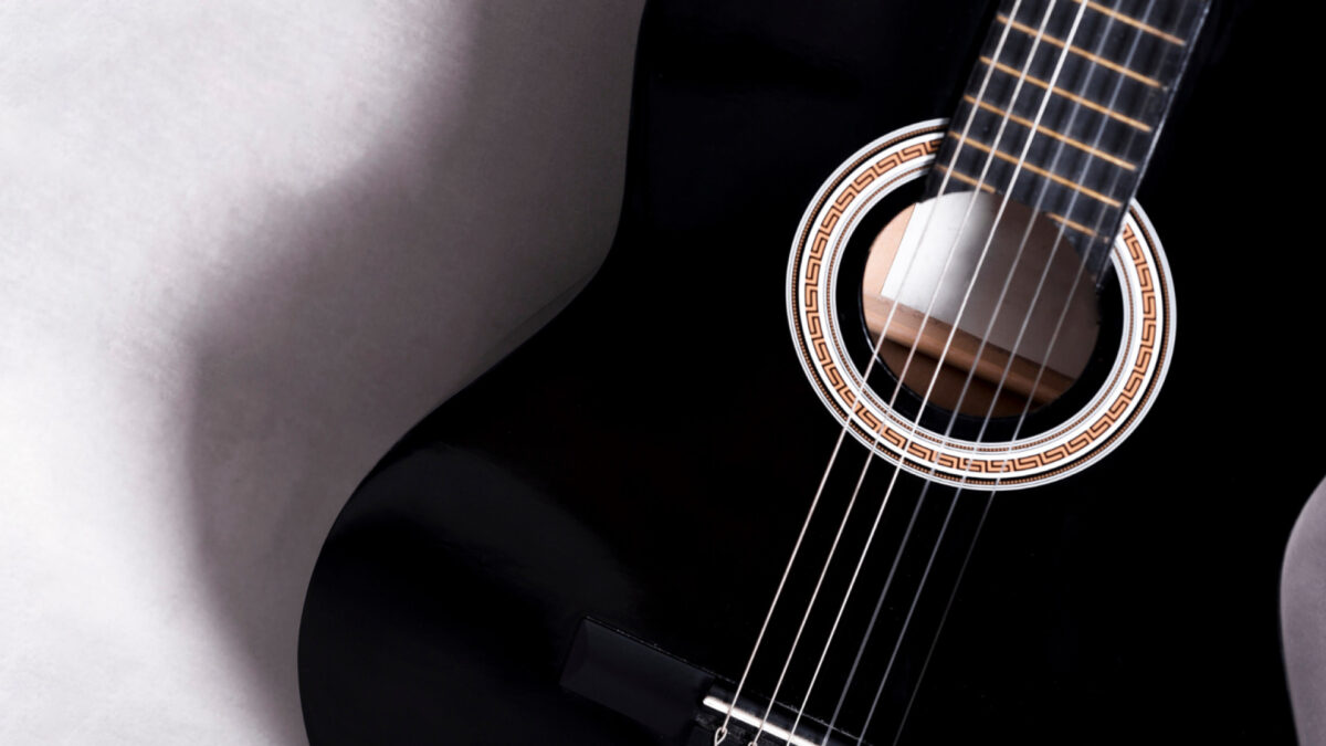 Guitare acoustique ou électrique : comment choisir ?