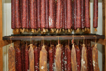 Le présentoir à saucisson : un atout discret mais décisif pour les commerçants