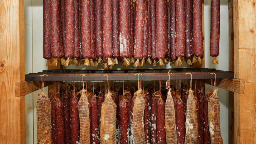 Le présentoir à saucisson : un atout discret mais décisif pour les commerçants