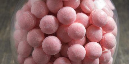 Les bonbons roses : une touche gourmande et colorée pour tous vos événements festifs !