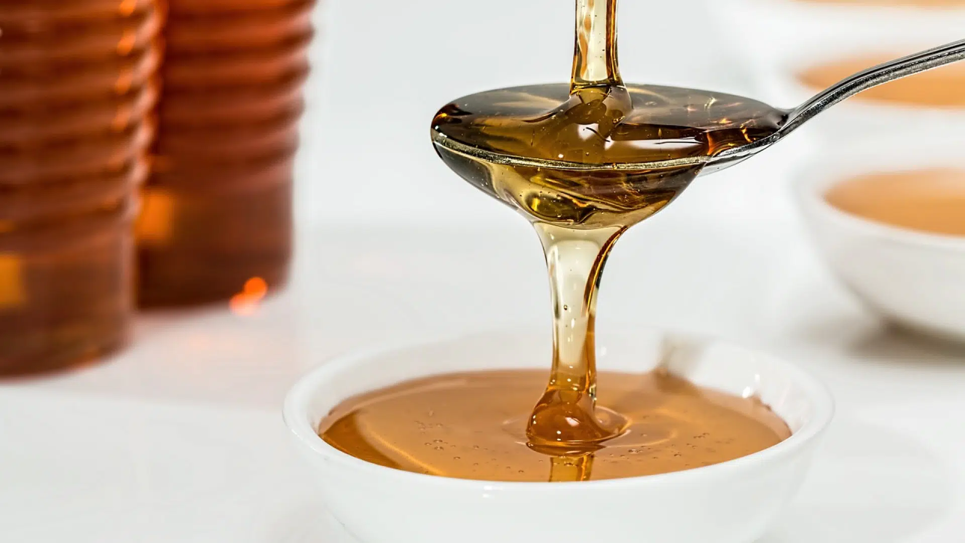 L’importance des abeilles dans la nature par le biais du miel