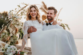 Mariage champêtre : le nœud papillon, accessoire qui fait toute la différence