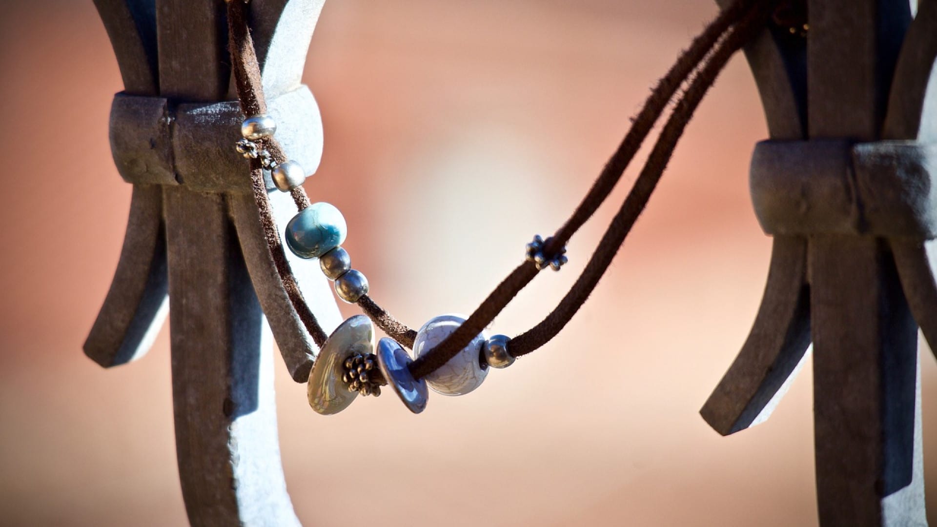Porter des bijoux avec le symbole spirituel de l’arbre de vie : les bienfaits