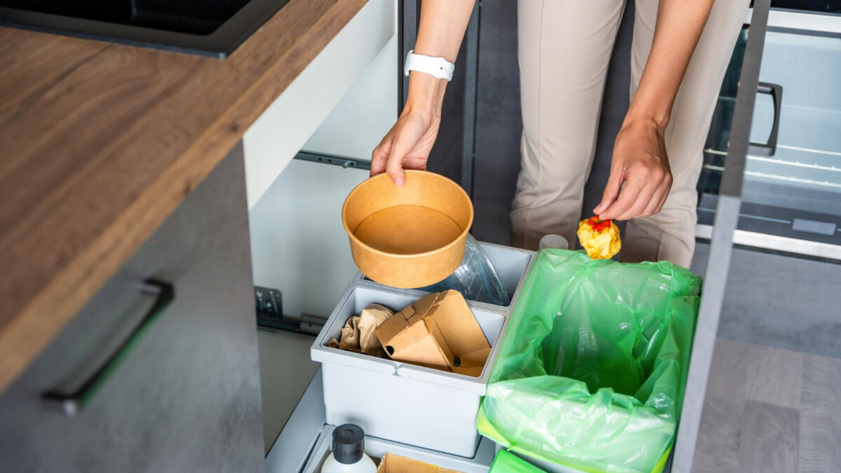 Poubelle encastrable en cuisine : praticité, esthétique et gain de place !