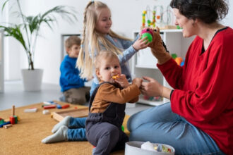 Pourquoi faire appel à un service de garde d’enfant pour mieux s’organiser ?