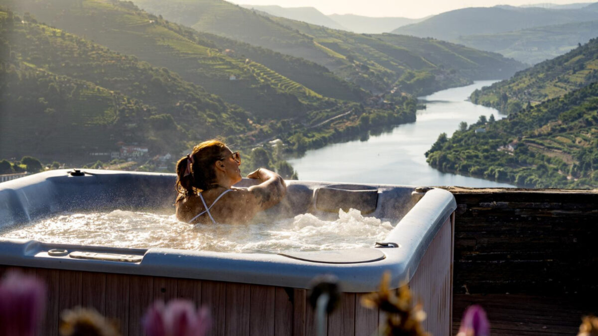 Protégez votre jacuzzi des intempéries grâce à une couverture de qualité pour spa extérieur