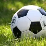 Quelles sont les lois et les règles inhérentes au jeu de football ?
