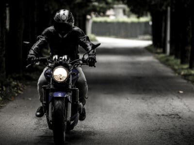 Quels sont les avantages d’un casque de moto adapté ?