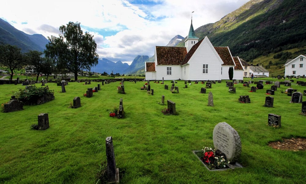 Quels sont les différents types de plaques funéraires ?