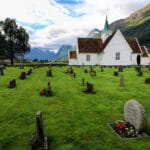 Quels sont les différents types de plaques funéraires ?